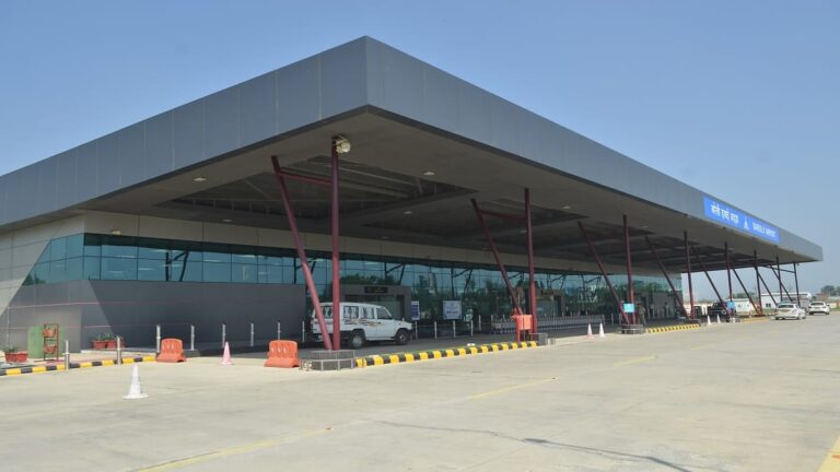 airport_40e594fc53670ee75729d73fc8684658.jpeg
