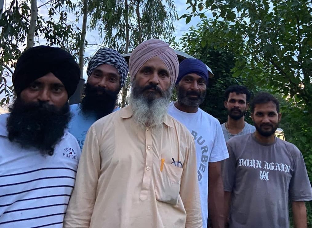 gava-rapara-kana-ka-samapa-khata-ma-chhapa-bgha-ka-thakhana-ka-ekatara-hae-lga-garamanae_9c016d2de2f.jpeg