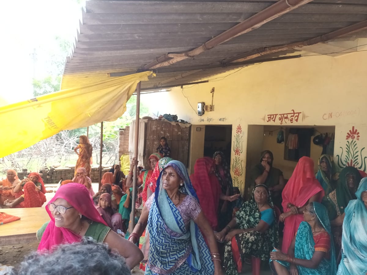 llpara-ka-othaga-tarahara-gava-mataka-matall-ka-rata-blkhata-parajana-eva-maka-para-jata-bhaugdha_4e.jpeg