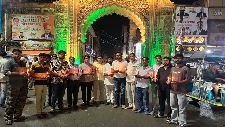 thall-hathasa-ka-mataka-ka-hal-gata-para-sharathathhajal-thata-kagarasa_b6364333ad796700c6bb55361062.jpeg