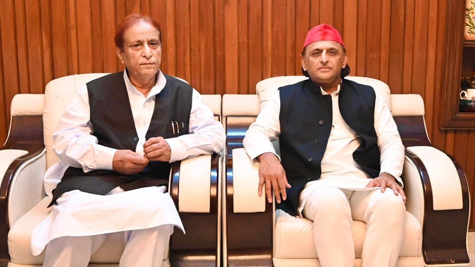 azam-khan_ea5e45253c852aedaa4acc30a27f40cc.jpeg