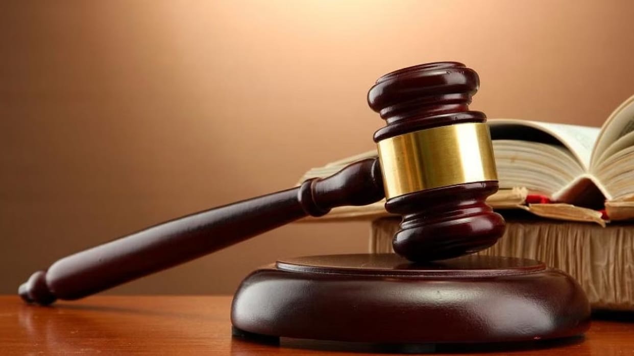 court-hammer_9a92acf0dd06afd38f58307fde733e85.jpeg