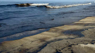 emirates-oil-spill.jpg
