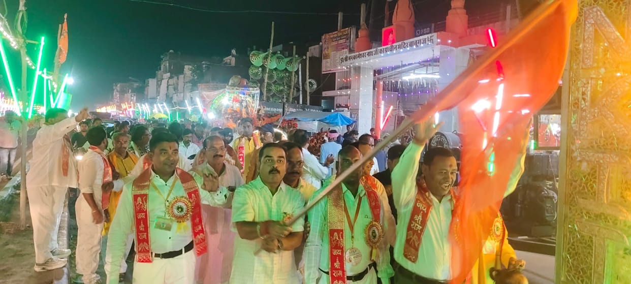 falpara-ka-bbgaja-ka-thashahara-mal-ma-aakarashhaka-jhakaya-ka-satha-nakal-ramathal-oura-umaugdha-sh.jpeg