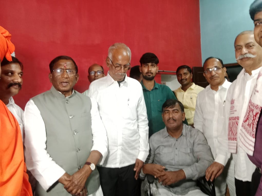 fata-navabgaja-02-asama-ka-rajayapal-navabgaja-pahaca-samaja-sava-ka-malkata_9cba9c965c3be769473f173.jpeg