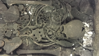 in-1869-a-roman-sarcophagus-at-westminster-abbey-puzzled-archaeologists-with-a-medieval-cross-on-its.png