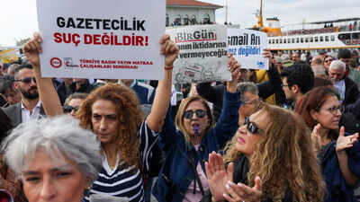 journalists-rally-for-press-freedom-in-istanbul.jpg