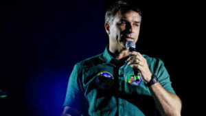 Brazil court orders defeated Flávio Bolsonaro to surrender passports, bars him from leaving
