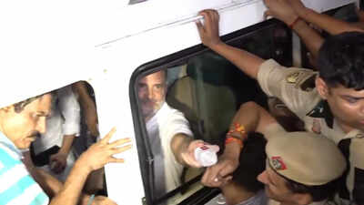 rahul-gandhi-water-bottle.jpg